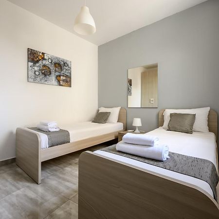 F11 Room 2, Private Room Two Single Beds Shared Bathroom In Shared Flat มซิดา ภายนอก รูปภาพ