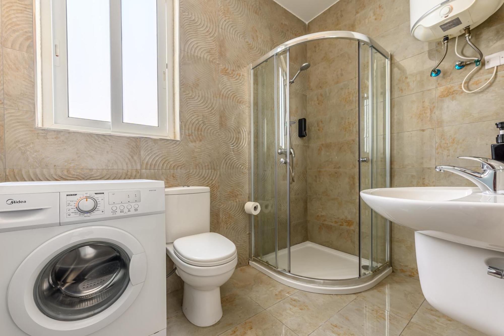 F11 Room 2, Private Room Two Single Beds Shared Bathroom In Shared Flat มซิดา ภายนอก รูปภาพ