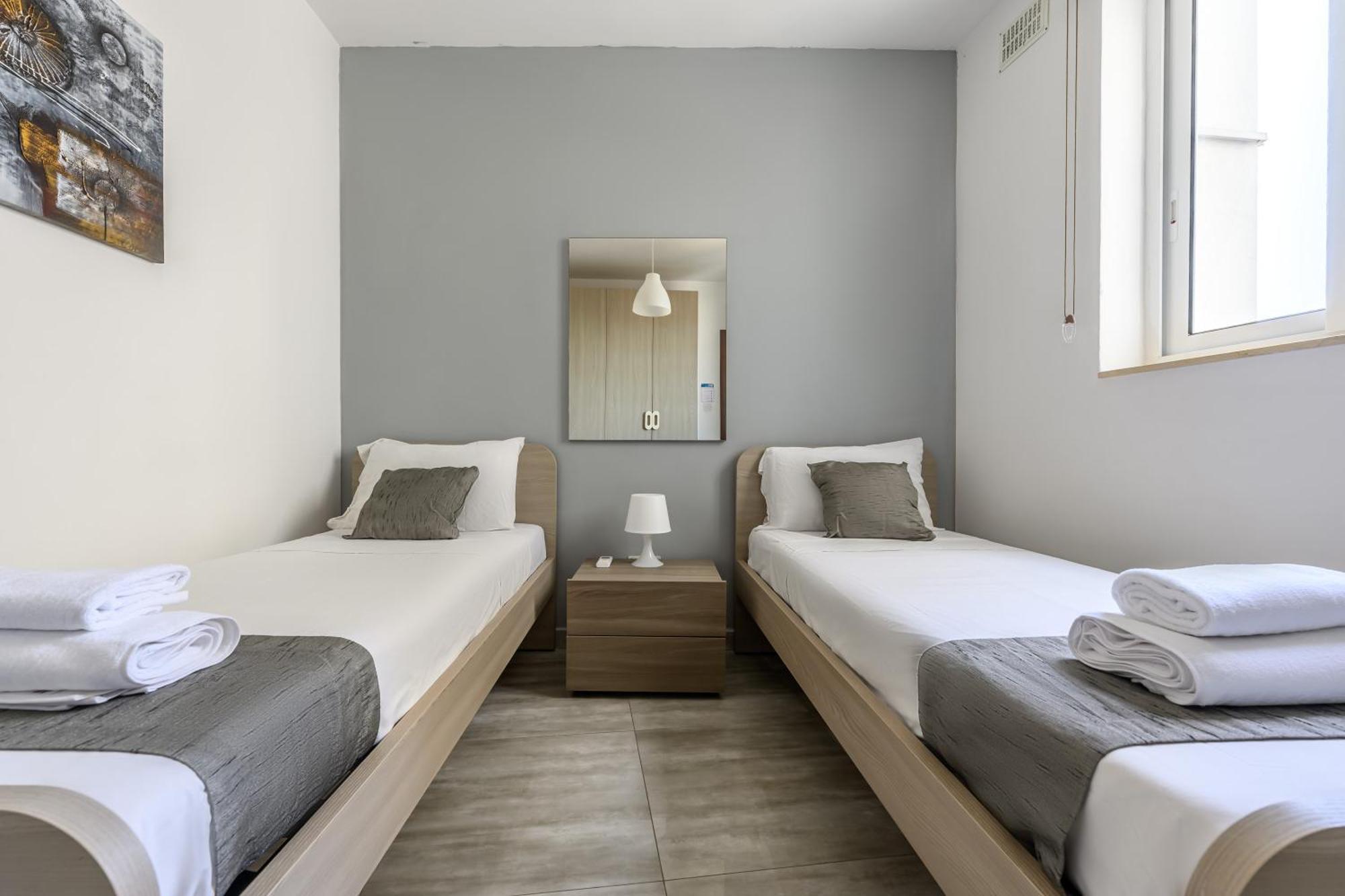 F11 Room 2, Private Room Two Single Beds Shared Bathroom In Shared Flat มซิดา ภายนอก รูปภาพ